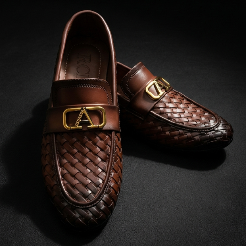 Men’s Handcrafted Loafers with Gold Buckle – Elegant & Comfortable